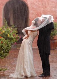 Сватбена фотосесия в дъжда 15