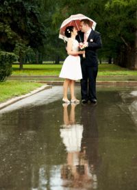Poročna fotografija v dežju 1