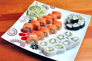 какая разница между суши и роллами