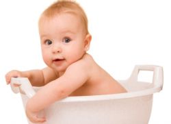 kiedy lepiej kąpać noworodka?