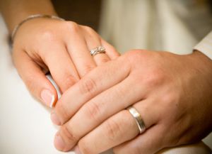 kjer nosijo poročni prstan 4