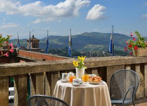 Вид на горы с ресторана La Terrazza