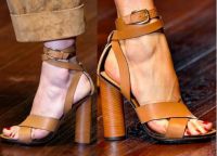 какви са сандалите в модата през лятото на 2015 г. 4