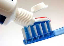 která zubní pasta je nejlépe štětcem zubů