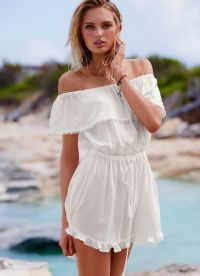 bijela haljina na plaži 4