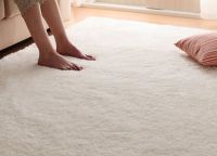 бял килим
