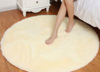 biały dywan