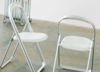 Białe krzesła3