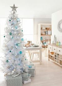 Bijelo božićno drvce u unutrašnjosti 3