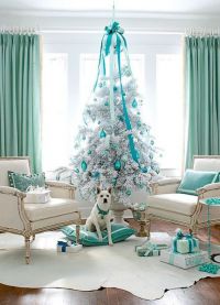 Bijelo božićno drvce u unutrašnjosti 4