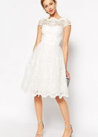 бяла памучна рокля с дантела 9