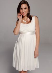 bílé šaty pro těhotné ženy8