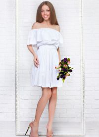biała sukienka z otwartymi ramionami 1