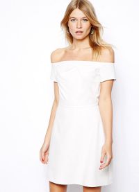 biała sukienka z otwartymi ramionami 2
