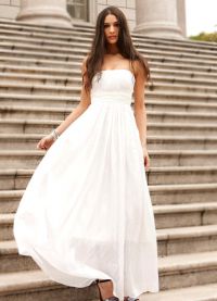 biała sukienka z otwartymi ramionami 4