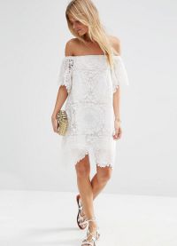 biała sukienka z otwartymi ramionami 7