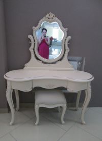 bijeli stol za oblačenje s ogledalom8