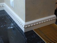 Bílá podlahová lišta široká lišta5