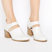 Bijele cipele s niskim petama 9