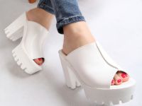białe sandały na platformie13