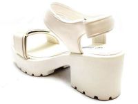 bílé sandály na plošině15
