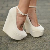 Białe buty 8