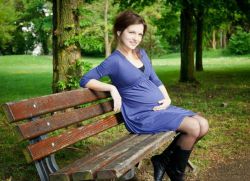 proč těhotné ženy nemohou být překročeny na jedné noze