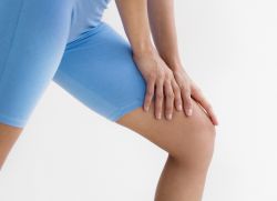 zakaj kolenski sklepi tresejo