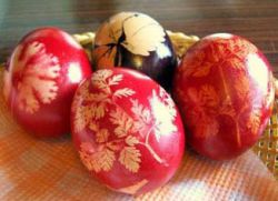 Как правильно красить яйца