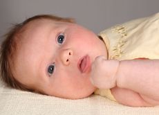 Zašto novorođenče štucanje nakon jela