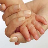 dlaczego dziecko ma skórę na palcach