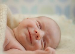 zašto se dijete smije u snu