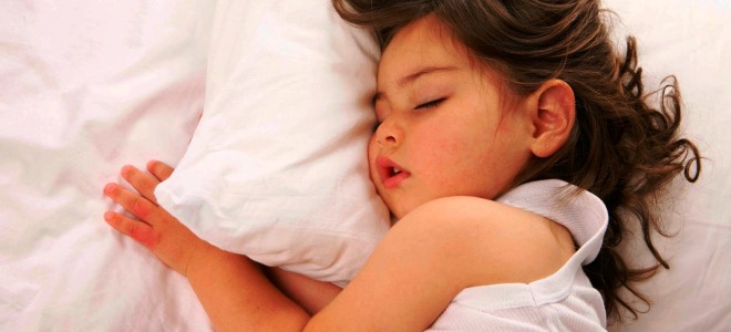 Защо едно дете хърка в сън?