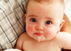 zašto se beba često regurgit nakon hranjenja