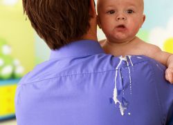 zašto se beba pljune nakon hranjenja