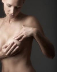 Почему болит грудь перед менструацией