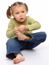 dlaczego boli stopy dziecka