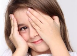 Co dělat, když dítě často bliká oči