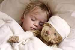 dlaczego dziecko dużo się poci we śnie