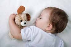 Dlaczego dziecko śpi, gdy śpi