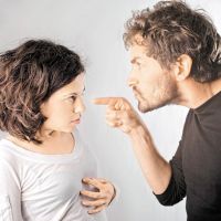 dlaczego mąż obraża i poniża