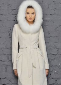 zimní kabát s kapucí a kožešinou1