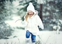 Zimska sesiju fotografija s djetetom 11