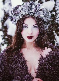 zimowa sesja zdjęciowa dziewczyn w lesie10