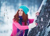 zimski posnetek deklet v gozdu5