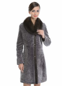 zimní kabát s kožešinovým límcem3