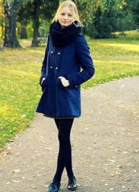 Co je možné nosit modrým kabátem 5