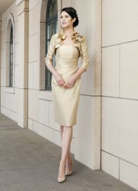 Co ubrać w złotą suknię 9