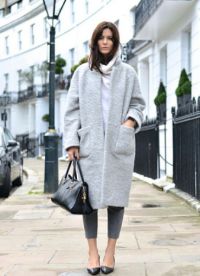Što nositi s sivim prevelikim kaputom