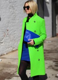 co nosit s zeleným kabátem 2